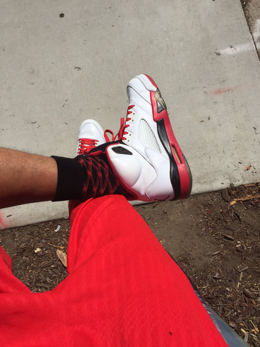 AIRickJordan23's tweet photo. Hitops with the red lacess @kicksonfire @NiceKicksNotify @MBkicks @kickstarter #wdywt #kotd #firereds #retrojordans https://t.co/ly95JPE1qa