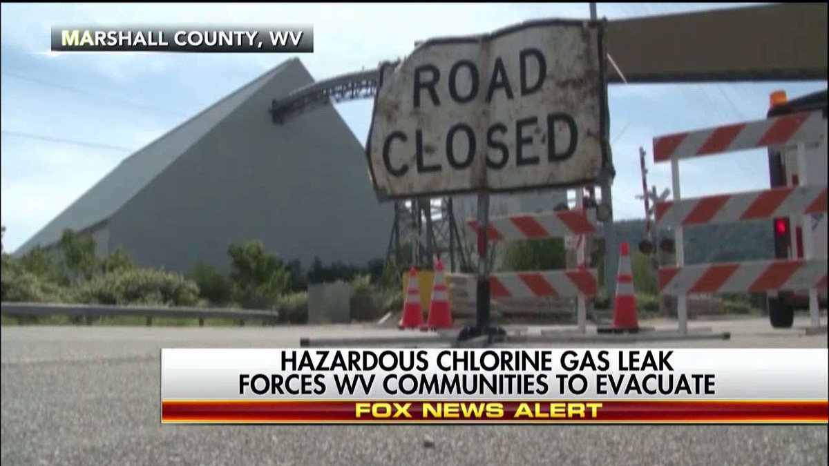 FoxNews's tweet image. News Alert: Hazardous chlorine gas leak forces WV communities to evacuate.