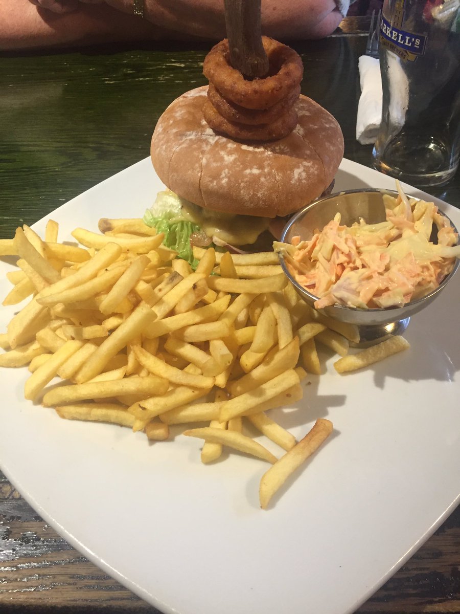 Cooksta1987's tweet image. Pub dinner 👌🏻😜❤️🇬🇧 #british #pubdinner #bankholiday