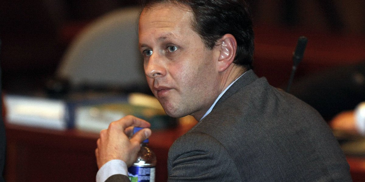 A curiously timed arrest in Miami is rocking Colombia huff.to/2bWmwVR