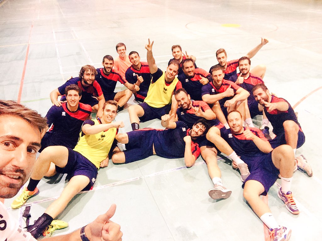 Día duro de entrenamiento y estos señores no pierden la sonrisa,seguimos trabajando para mejorar <a href="/BalonmanoNava/">Club Balonmano Nava 🤾🇮🇩</a> !!