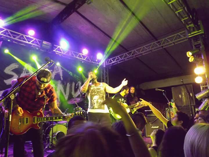 amigosdrc's tweet photo. @detonautasRC show em Santo Antônio de Pádua /Rio de Janeiro na Casa do Amarelo #Rock #DRC #TamoJunto. Arrepiou!!! https://t.co/8jhpuvog3y
