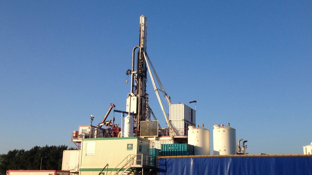 Boortoren aardwarmteproject Vogelaer in een paar dagen uit de grond gestampt. Donderdag gaat het boren van start