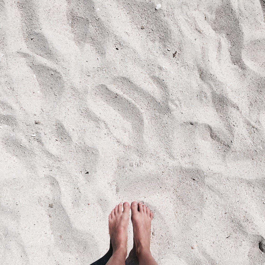 HelenaLeFur's tweet photo. White sand... 🐚 #summer #home #Bretagne #lesglénan #paradise #beach #whitesand https://t.co/YxEZAb5b6I