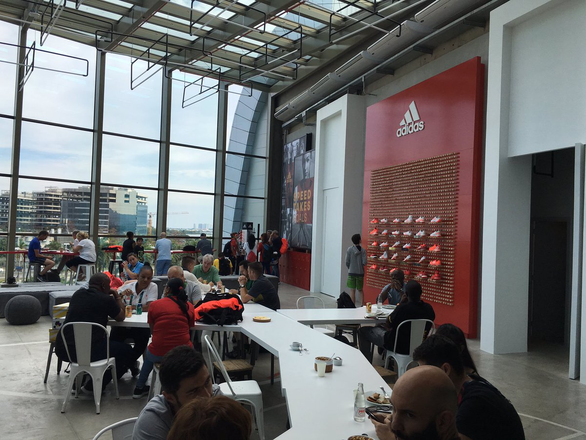 ZiggyLev's tweet image. @ the #creatorbase van Adidas in Rio2016.