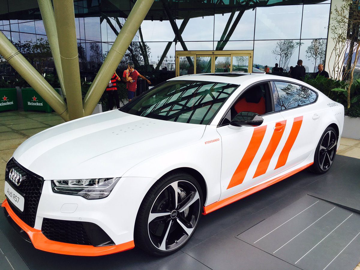 ZiggyLev's tweet image. @ the #creatorbase van Adidas in Rio2016.