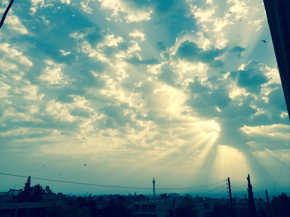 kayasa95's tweet image. و يمرُ بي طيفها و تسكنُ الأحلام.. جميلة و أحبها و اسمها حلب ❤️