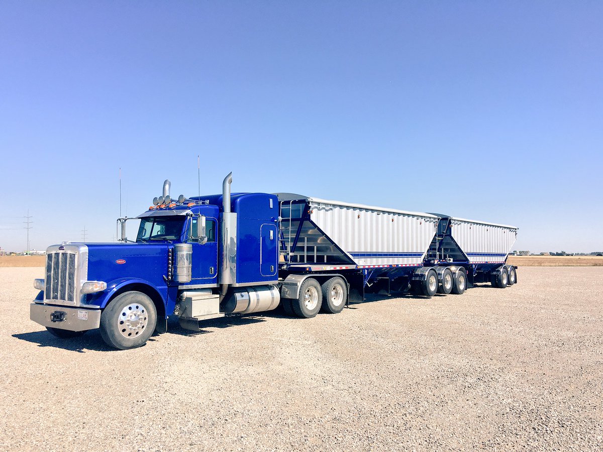 CropBell's tweet photo. Picking up the new set of Doepker trailers. #lookengood https://t.co/mgkksmQNtN