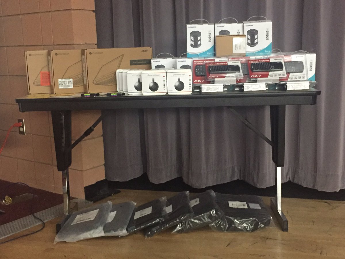 OConnorAshlie's tweet photo. Almost time for the raffle #hset16 https://t.co/QwpBOLjRFo