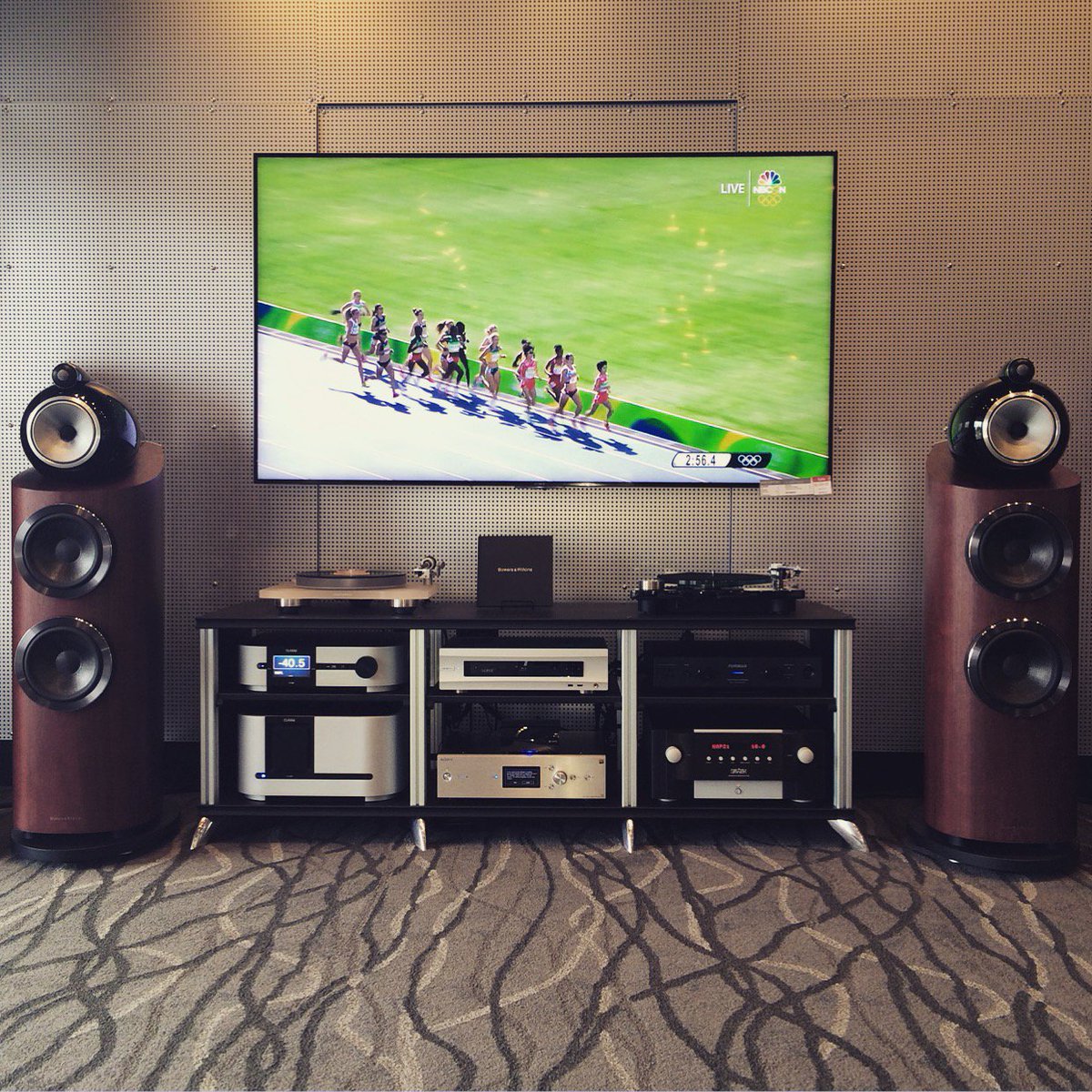 classic_stereo's tweet photo. Our staff outperforms the competition with gold quality knowledge and service!
#classicstereo #Olympics #Rio2016 https://t.co/n5FQIMQcCZ
