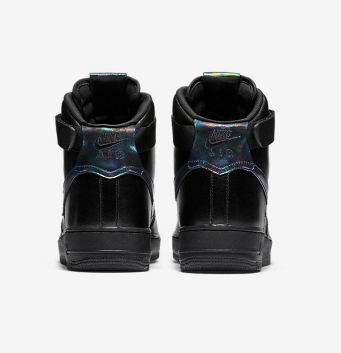 SneakerShouts's tweet photo. Ends Today. Grab the Nike Air Force 1 "Iridescent" on sale for $80 (Retail $110)

Details -> https://t.co/G8ItpZBd6e https://t.co/cwVvIEXEnV