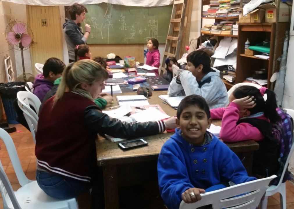 BocaFundacion's tweet photo. #BocaXlosChicos | Brinda apoyo escolar en los barrios #ParquePatricios, #Barracas y #BajoFlores -> ¡Mirá las fotos! https://t.co/mrfcWu2rrp