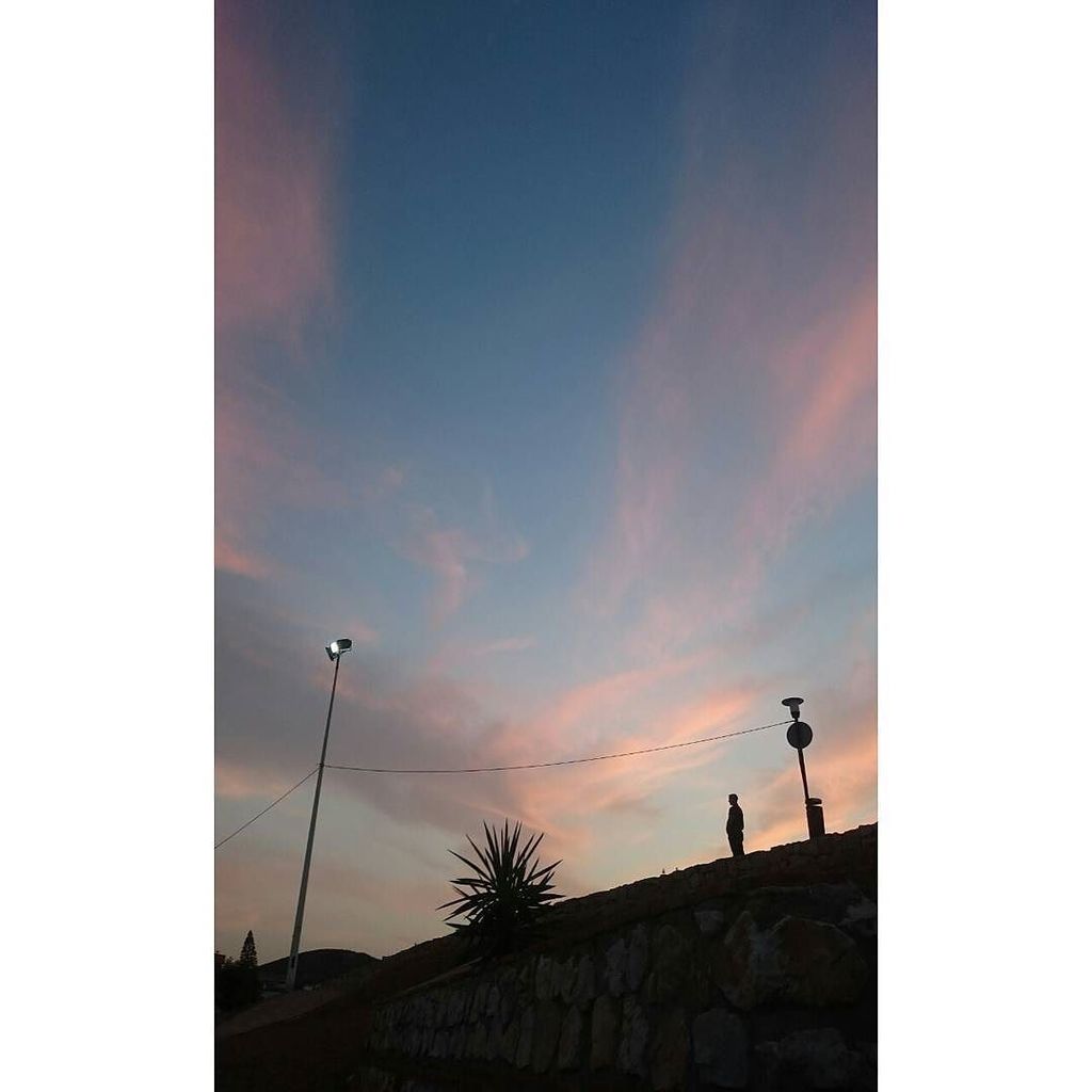 soydreamergirl's tweet photo. El guardián del castillo 🏰💂 #sunshine #beautiful #view #atardecer #castillosohail #castill… https://t.co/hOQvuJNlH1 https://t.co/xXHlaV5hgH