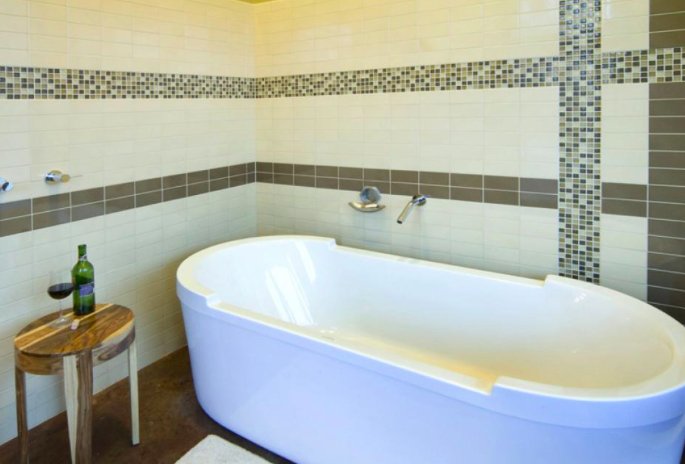 CounterCrew's tweet photo. Find the #bathroom layout that works for you: https://t.co/LP3RqxeCil #roomlayouts https://t.co/MVFtegeHWp
