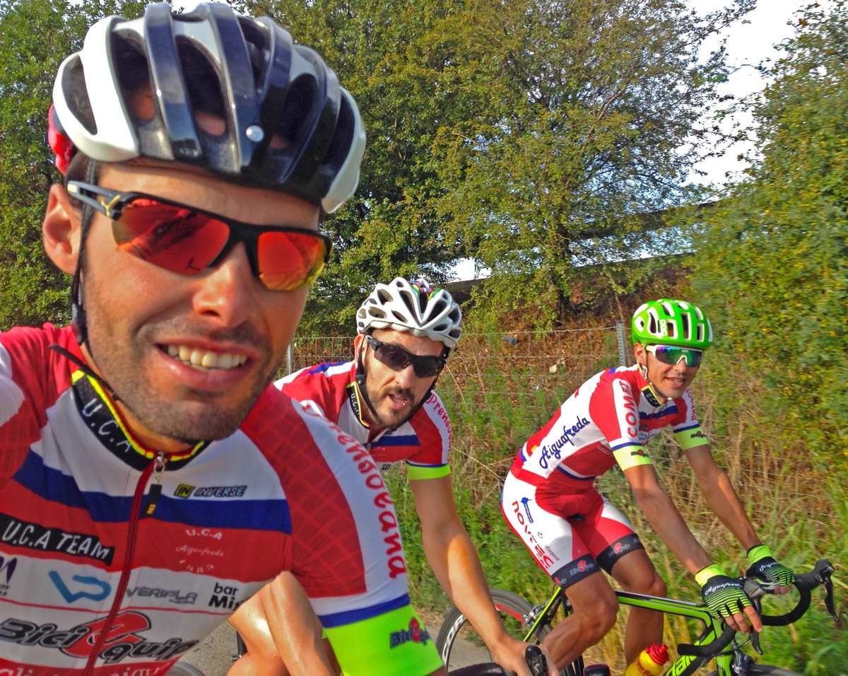 gpconill's tweet photo. Lasciando la routine con il Grande Capo e Carrillo! 😝😛😜GRAZIE MILLE CRACK'S! #UCAteam #EnsAgradaElvermell https://t.co/waGeDxEREL