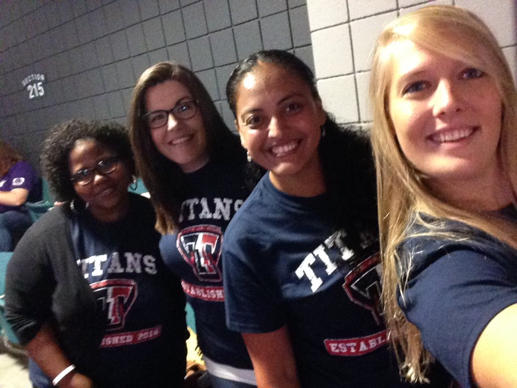 AngelaS1228's tweet photo. #convocation #TJH #Tays #firstdayofschool https://t.co/Ht2F4lBRnC