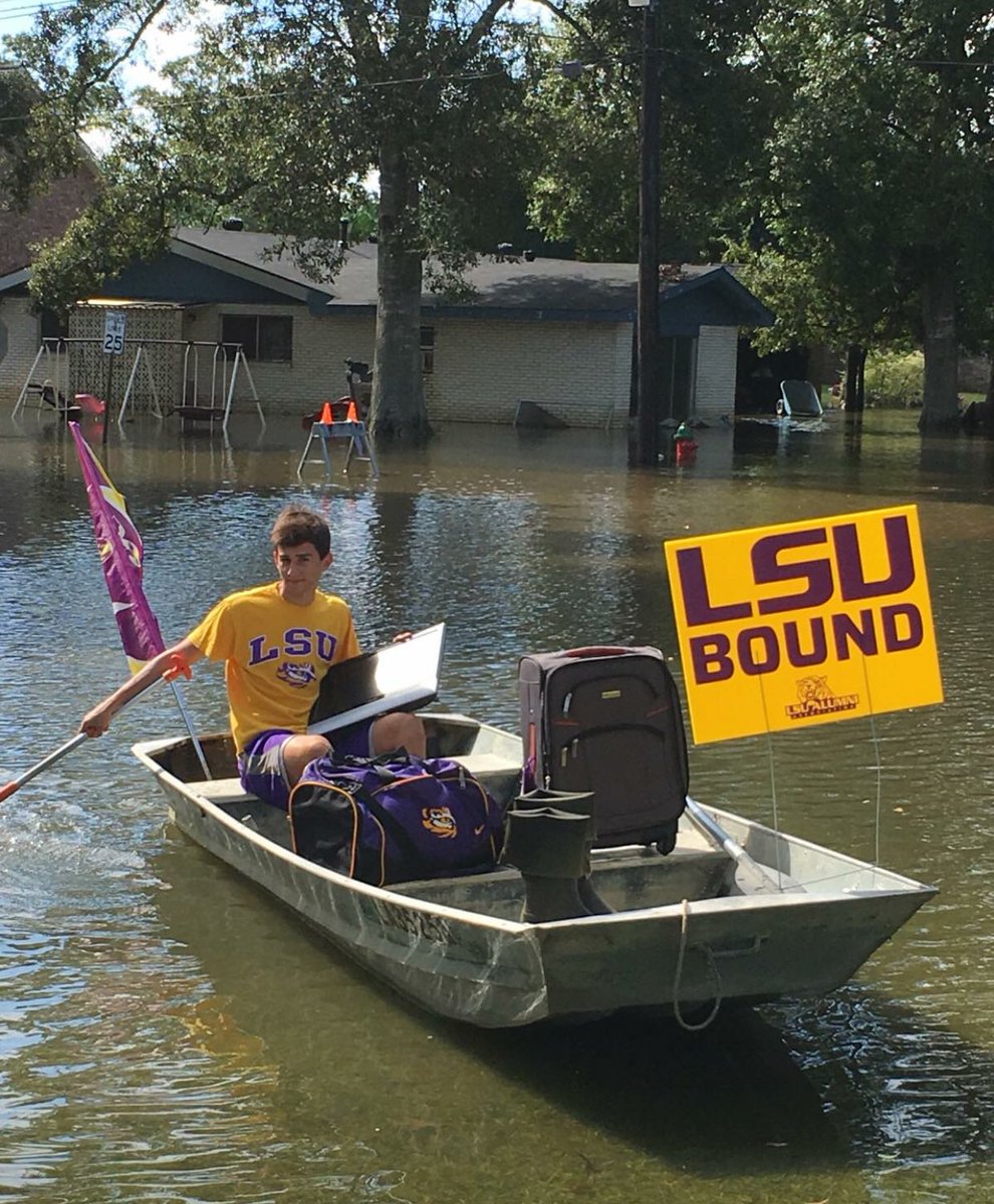 kwamagyemang's tweet image. B/c sometimes you gotta invert the problem and make light of the situation... #LSUbound #laflood #BatonRougeFlood