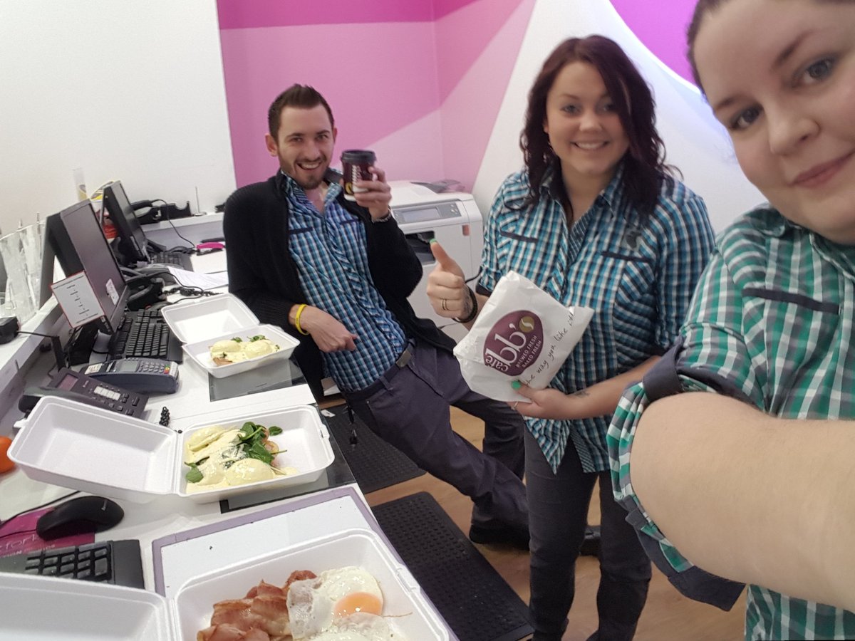 AlibabaAw's tweet image. Engaging with our eggs benni! Thanks @vitachief #veep