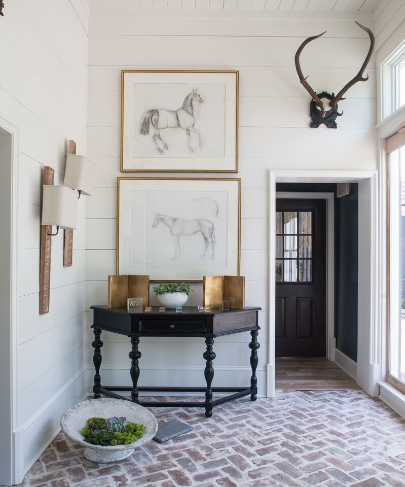 Treniq's tweet photo. Decorate you #foyers with a #decorated #blackconsole #table !So regal! Posted by @InteriorHomeTod #interiordesigning https://t.co/gTTsLeJwp3