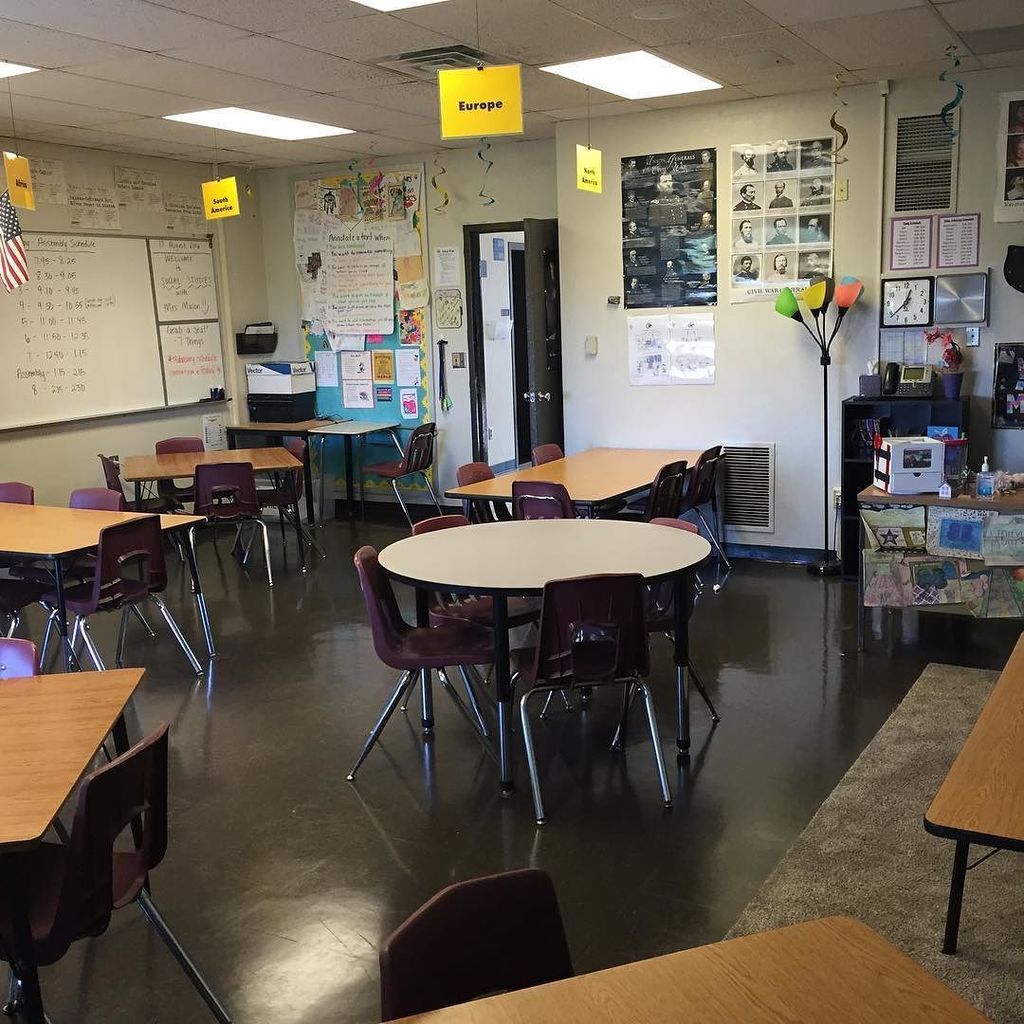 HMSmason's tweet photo. Anxiously awaiting the students that will walk through that door tomorrow! #heritagems #lp… https://t.co/ENBSAeFe6B https://t.co/vcMQGSuwSv