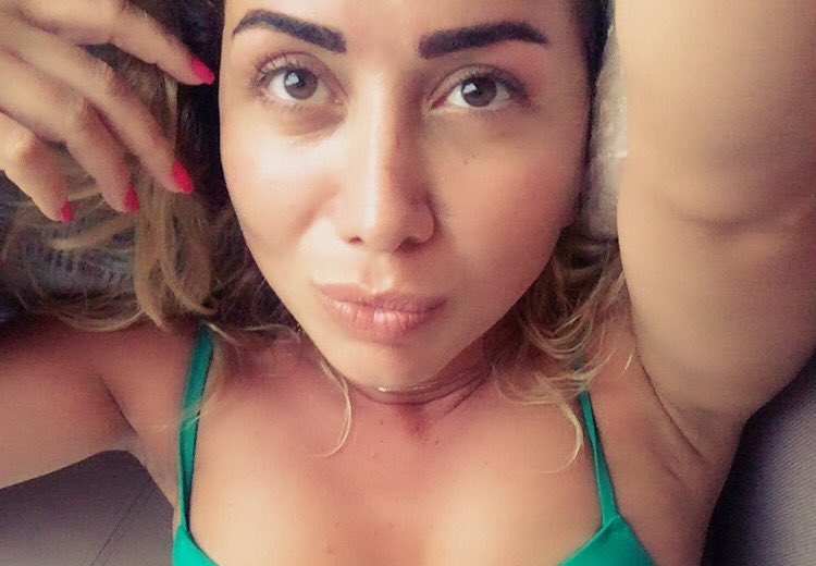 esryildiz's tweet photo. kararmışsam☀️🙋 #nomakeup #yessun https://t.co/9wM0D2NxC1