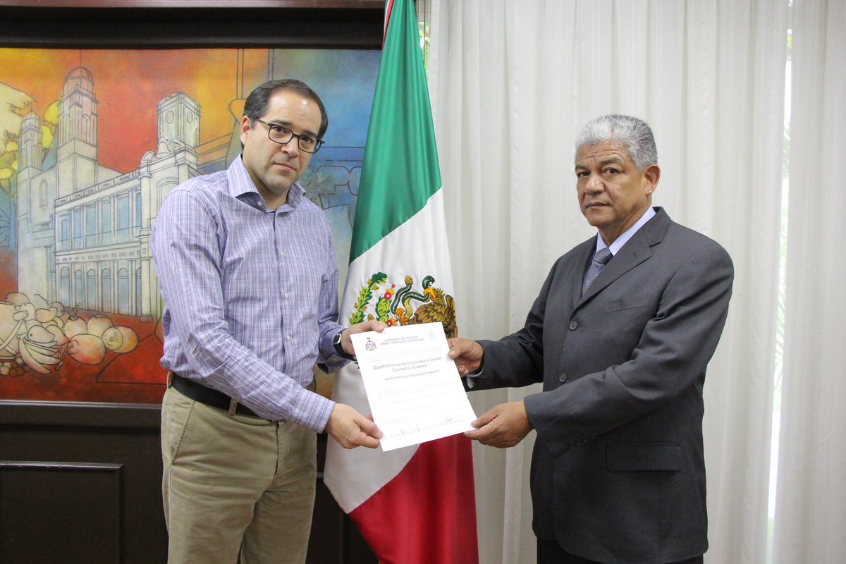 SSPC_COLIMA's tweet photo. Nuevo secretario de Seguridad Pública al Contraalmirante Francisco Javier Castaño Suárez #SegCol https://t.co/i8LhJhpTOY