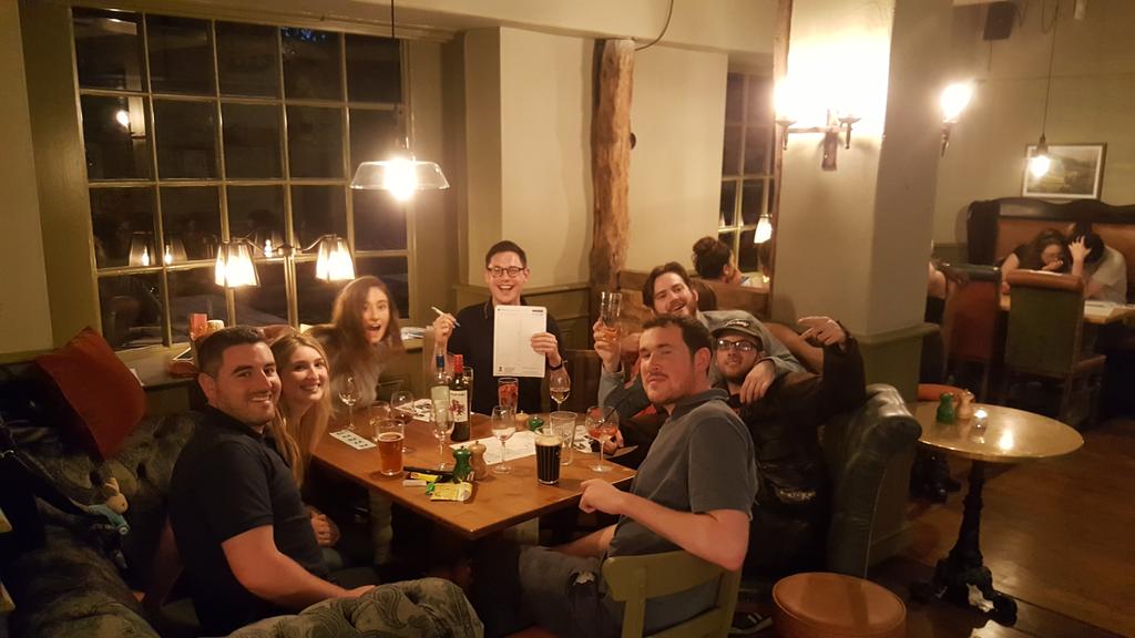 Mid-quiz at <a href="/lassorichmond/">Lass O' Richmond Hill</a> with <a href="/QuestionOneQuiz/">Question One Quiz</a> <a href="/rhysthomastours/">Rhys Thomas Tours</a> #gunnawin
