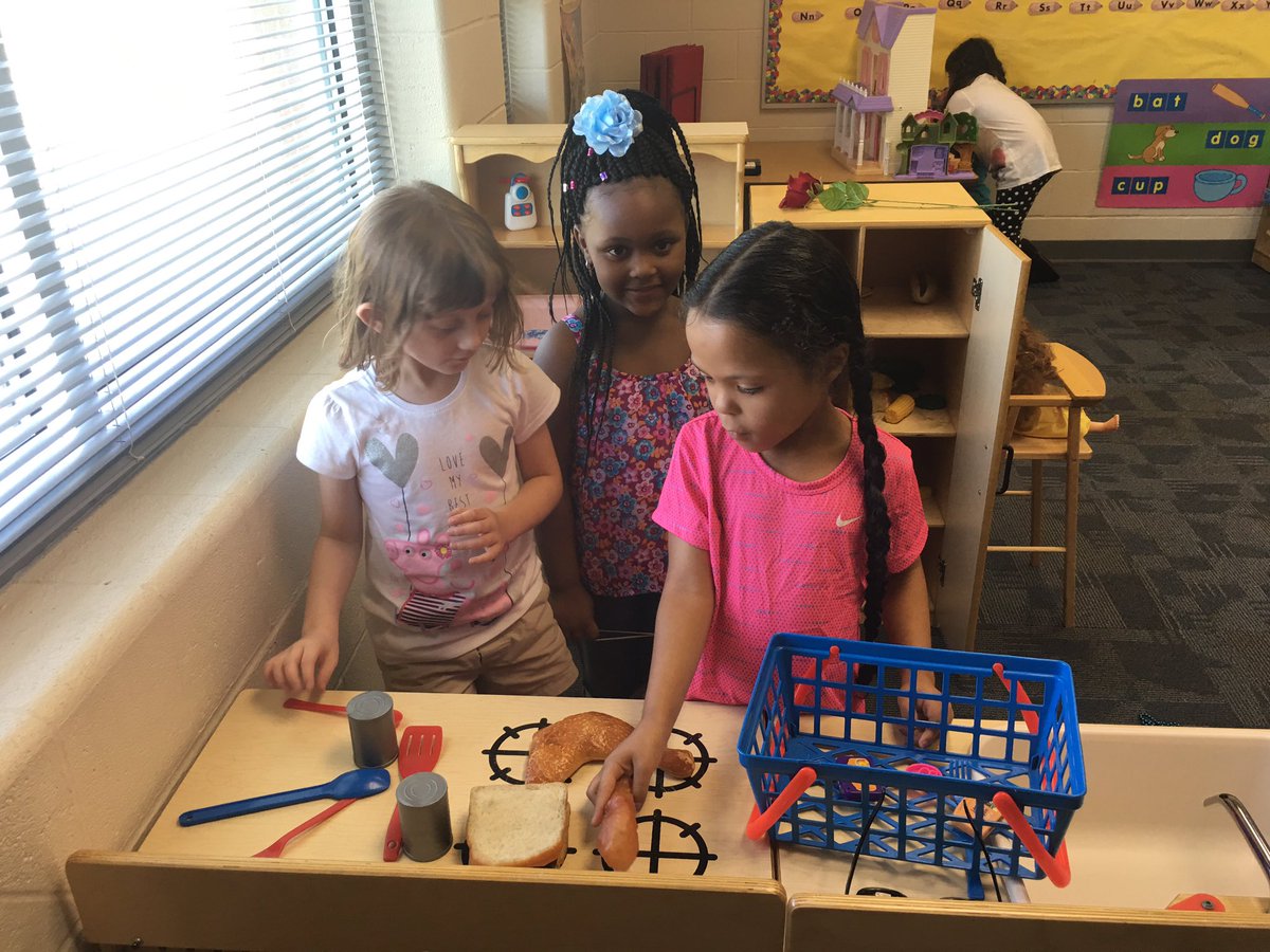 We are so excited to welcome back Kindergarten! @Buffaloes_SMSD <a href="/clementsamykdg/">Amy Clements</a>