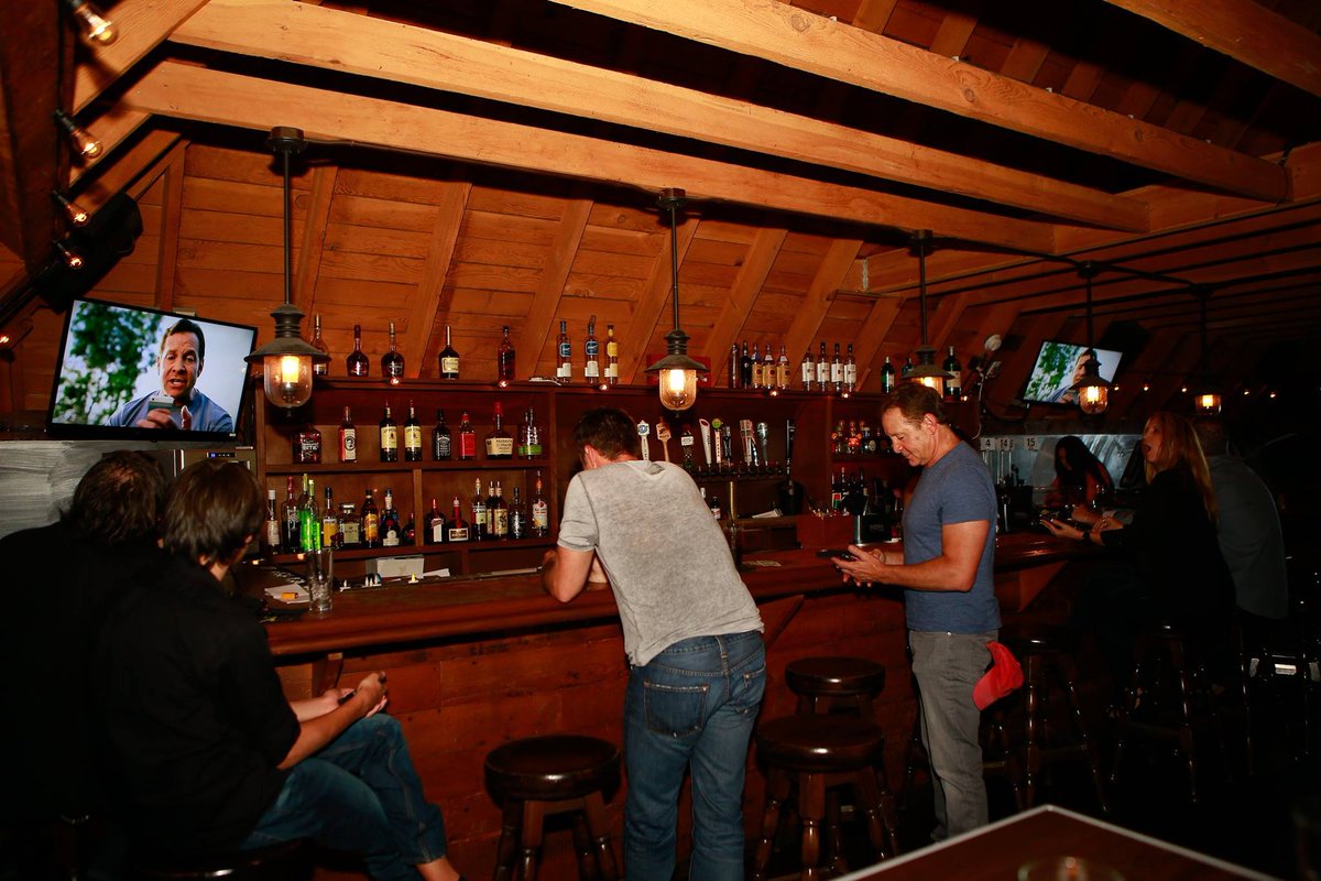 2LavaSyFy's tweet photo. #CaptionThisPicture:  @SteveGuttbuck on his phone w/ #ColtonWest is on his phone on @Syfy's #2Lava2Lantula: https://t.co/cOhOY5kcdV
