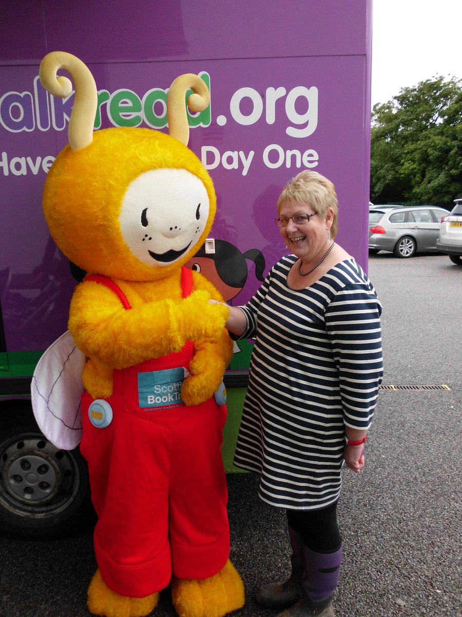 EYArgyllBute's tweet photo. Bookbug &amp; Bessie bumped into our Head of Service at the Mid Argyll Show @Garvachy11 @Bookbug_SBT @playtalkread https://t.co/o4KT0oeww7
