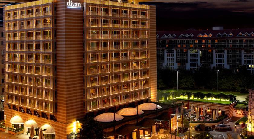 HotelsTurkey1's tweet photo. ⚡️الان فندق ديفان تقسيم5️⃣🌟
افخم فنادق تقسيم 
متوفرفيه جناح غرفتين و٣دورات مياه ل٥اشخاص وطفل
وجناح٣غرف ل٧اشخاص وطفل https://t.co/xn077mCmpx