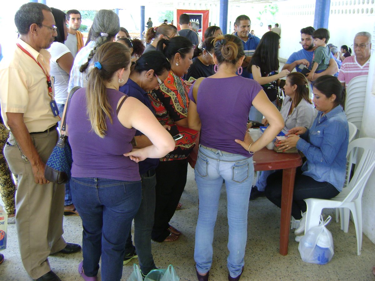 fundasimonzulia's tweet photo. En la sede de la ONA, en Maracaibo, se  han promovido la venta de productos a precios solidarios https://t.co/We65s1J8ER