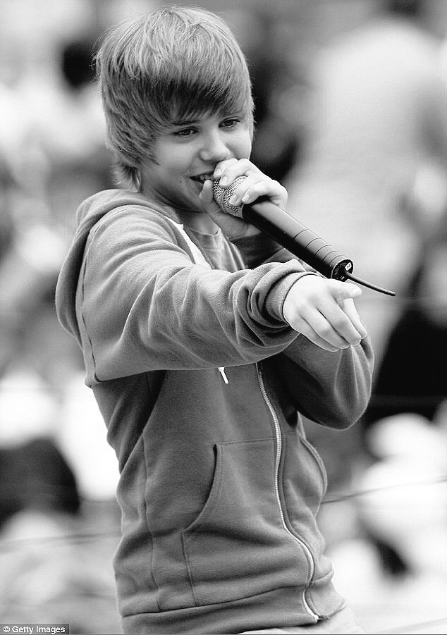 iBiebTeam's tweet photo. 2009 BELIEBERS WHERE YALL AT

#JustinYoureNotAlone https://t.co/HlvWV6O6KI