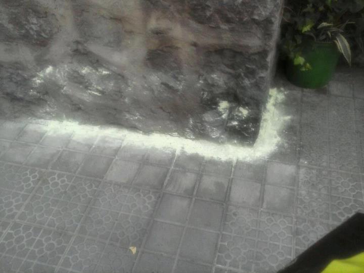 policia's tweet photo. #Azufre: es venenoso, contaminante, no está probado que disuada a los perros y está prohibido en muchos municipios https://t.co/xFuIGNP4fA