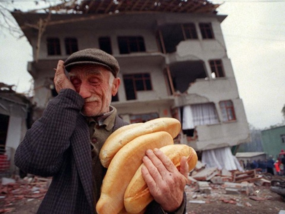 incicaps's tweet photo. 17 Ağustos 1999 Marmara depreminde kaybettiğimiz vatandaşlarımızı rahmetle anıyoruz. #17Ağustos https://t.co/1sKEk6z4VK