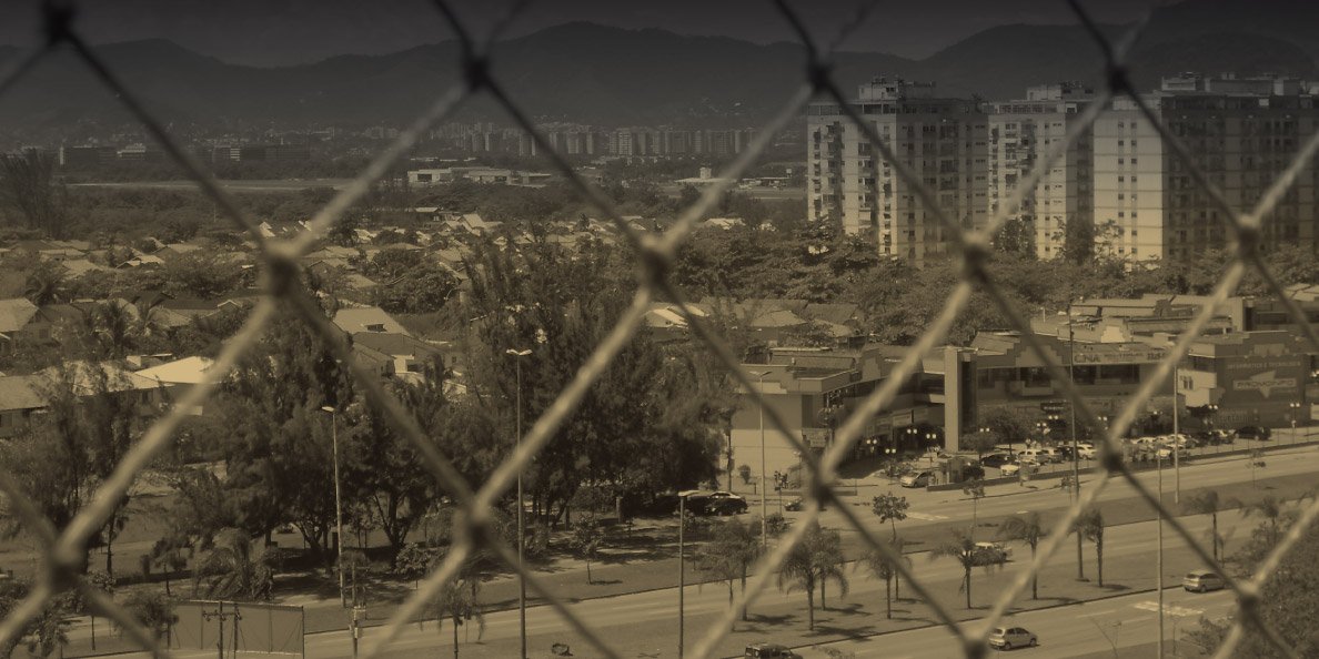 prototropic's tweet photo. Barra da Tijuca #Rio2016 #RioOlympics2016 #RioProblems @ColumbiaGSAPP #Prototropic #Poverty #inequality https://t.co/NBWcAkNsej