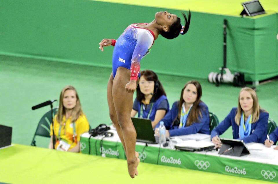 marissardasilva's tweet photo. "I believe I can fly, I believe I can touch the sky..." @Simone_Biles @Aly_Raisman ๐
#TeamUSAย #Rio2016 #FloorFinals https://t.co/8Gn8VjCaGz
