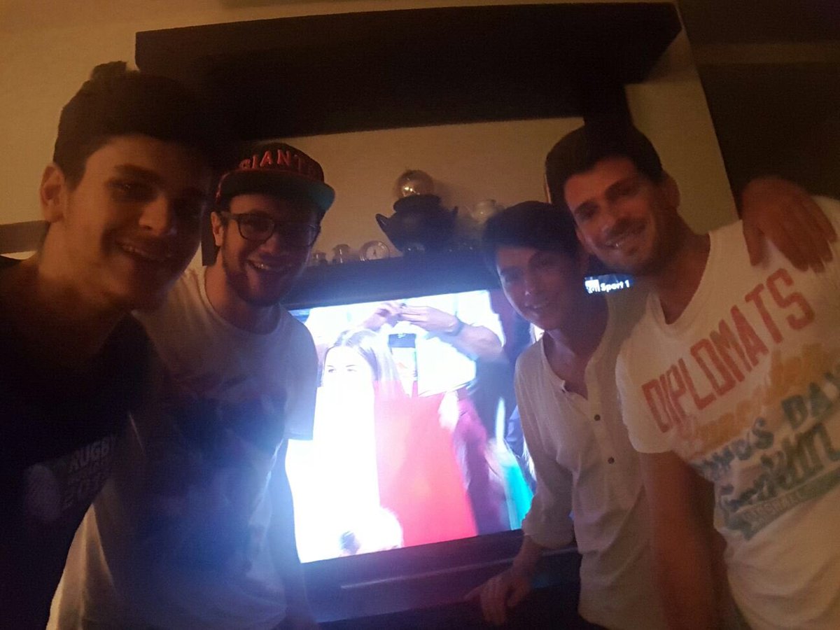 pippodona's tweet photo. Vittoria in semifinale. Si vola in finale 🏐🇮🇹 #NicolaiLupo #medagliasicura #RaiRio2016 @tommyferar @MattiaFuria https://t.co/Igv3hWonoV