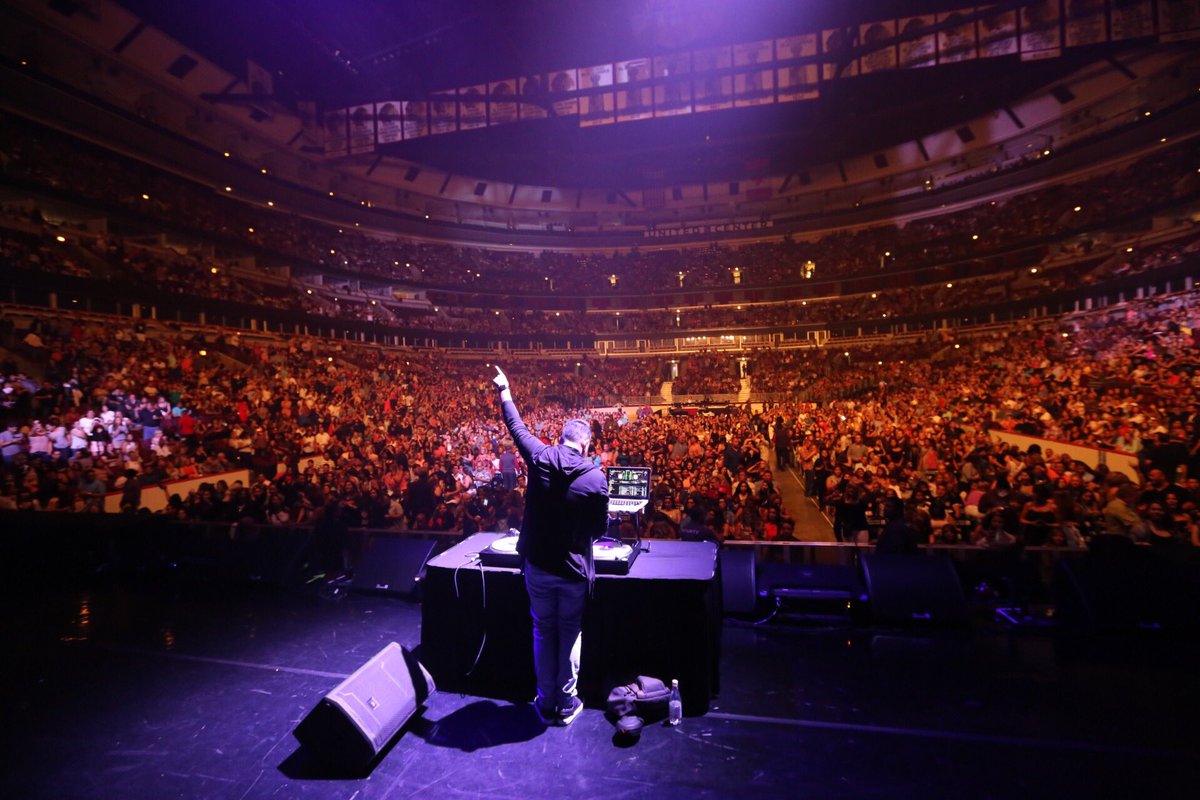 @DJXCHICAGO opening up for <a href="/pitbull/">Pitbull</a> at the <a href="/UnitedCenter/">United Center</a> I love my wide angle lens!