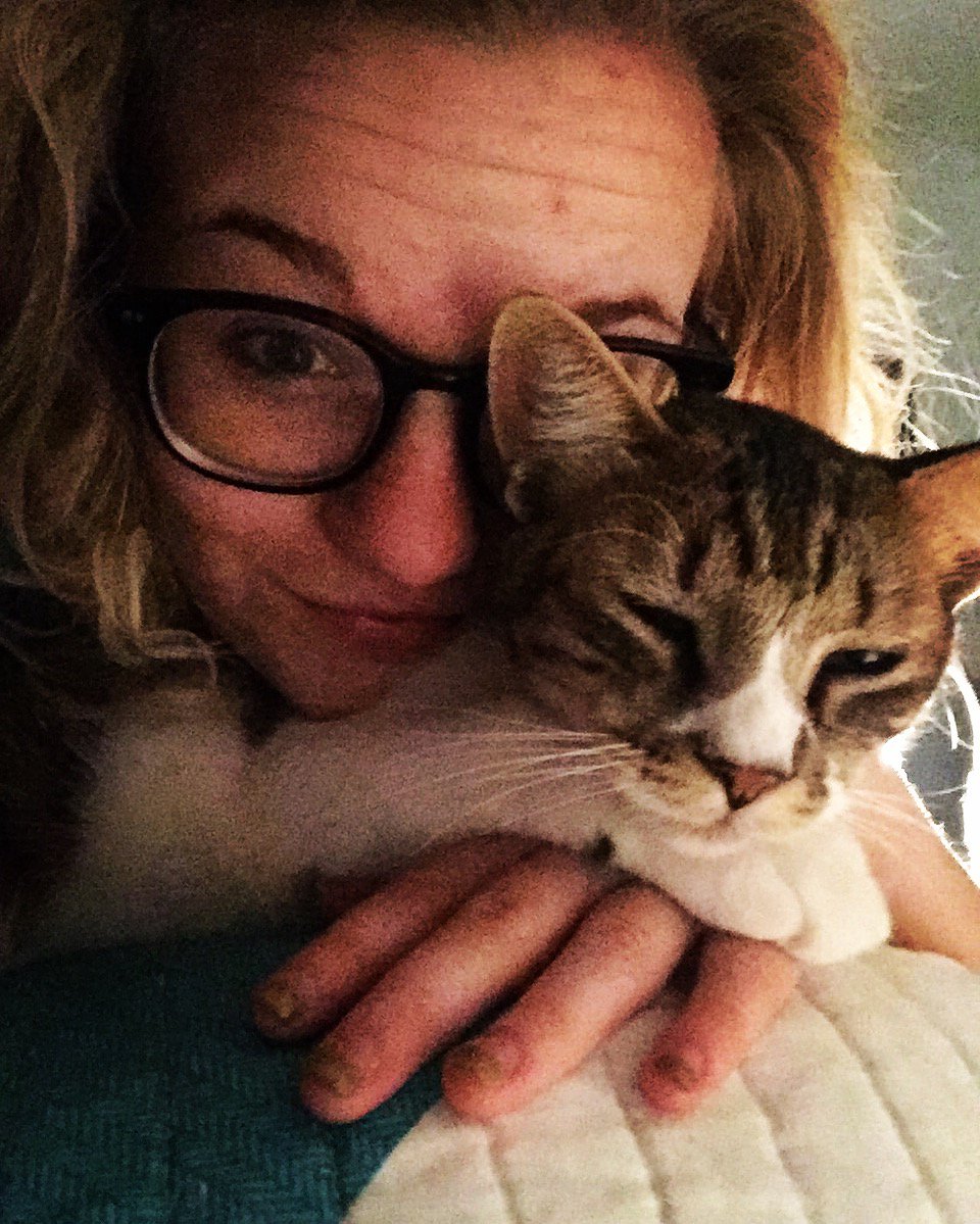janemooreGEARUP's tweet photo. Thanks to #GEARUP, I'm headed to college tomorrow! Only sad about leaving my baby kitty 💕 #iheartGEARUP #butcats https://t.co/m2QSYeBIZG