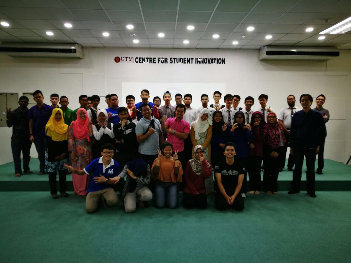 uvoin_buils's tweet photo. #IoT workshop with #ESP8266 EspressoLite V2 at UTM Skudai as part of Young Innovate Malaysia programme https://t.co/R3RLSQ3yJm