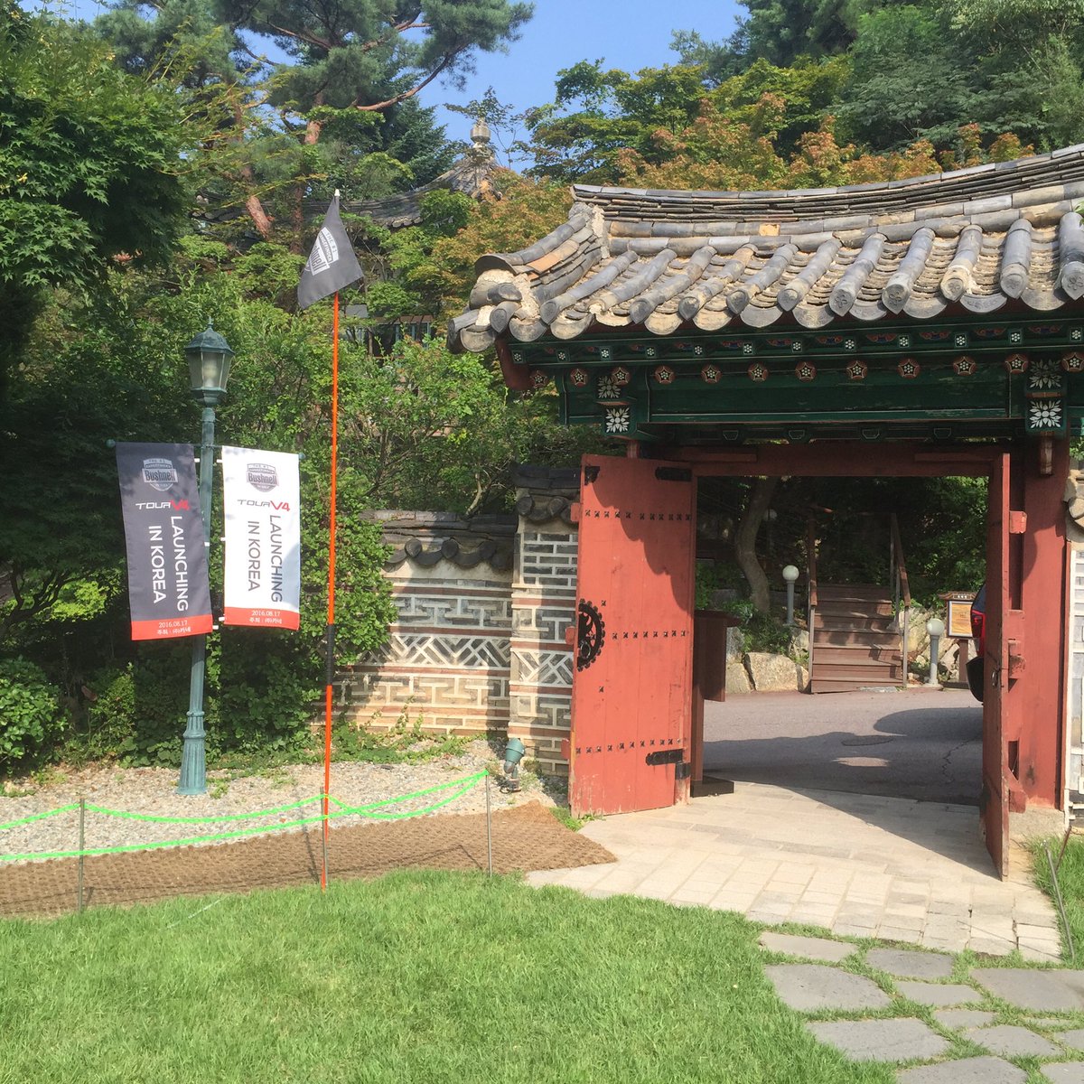 pmacccc's tweet photo. Launching @BushnellGolf #tourv4 today in Korea, great to have @Scotiep here to deal with the media. https://t.co/cP8VkewBUJ