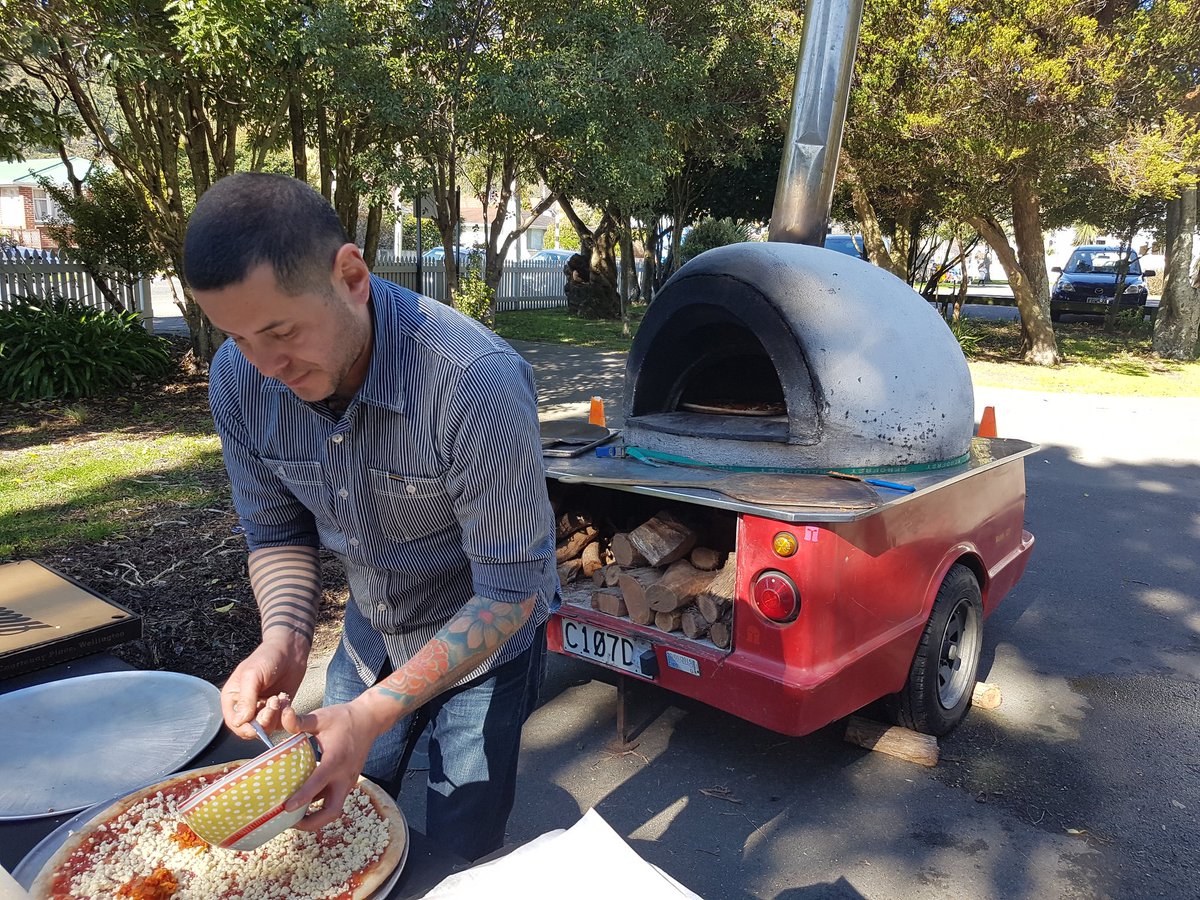 commonunitynz's tweet photo. @tommymillions00 big loves from the children  of Epuni for your pizza oven and pizzas today..feeling the love xxx https://t.co/SqB1ZDLcYd