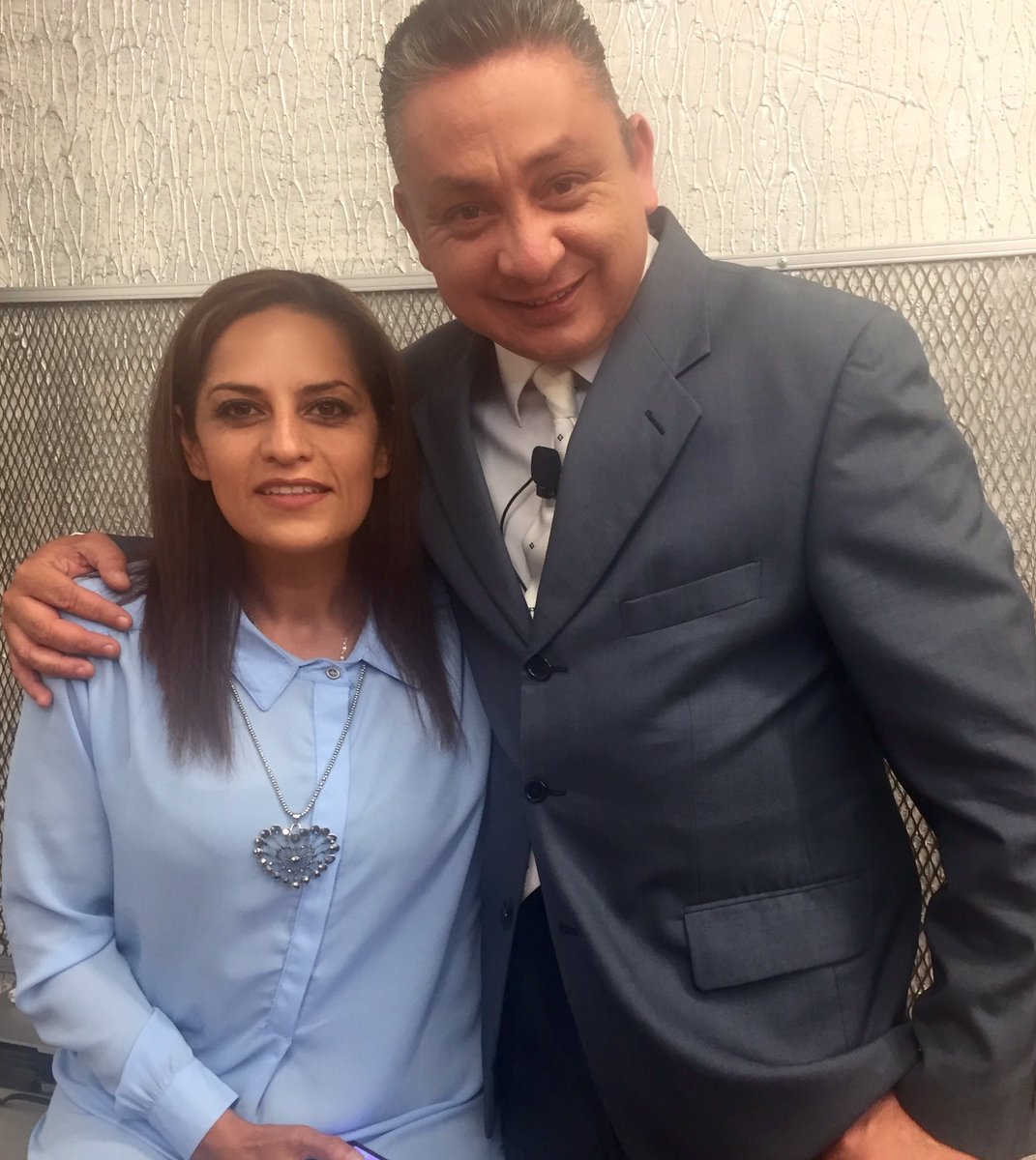 PP_BAEZ's tweet photo. Ahora los dejo con mi querida @clauspap en @VIA_Testigos platicando con el Delegado de Educación región V Este. https://t.co/fQNW6A2miu