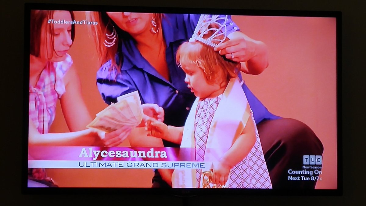 CarnieLittle's tweet photo. #toddlersandtiaras https://t.co/wMrfw7eiII