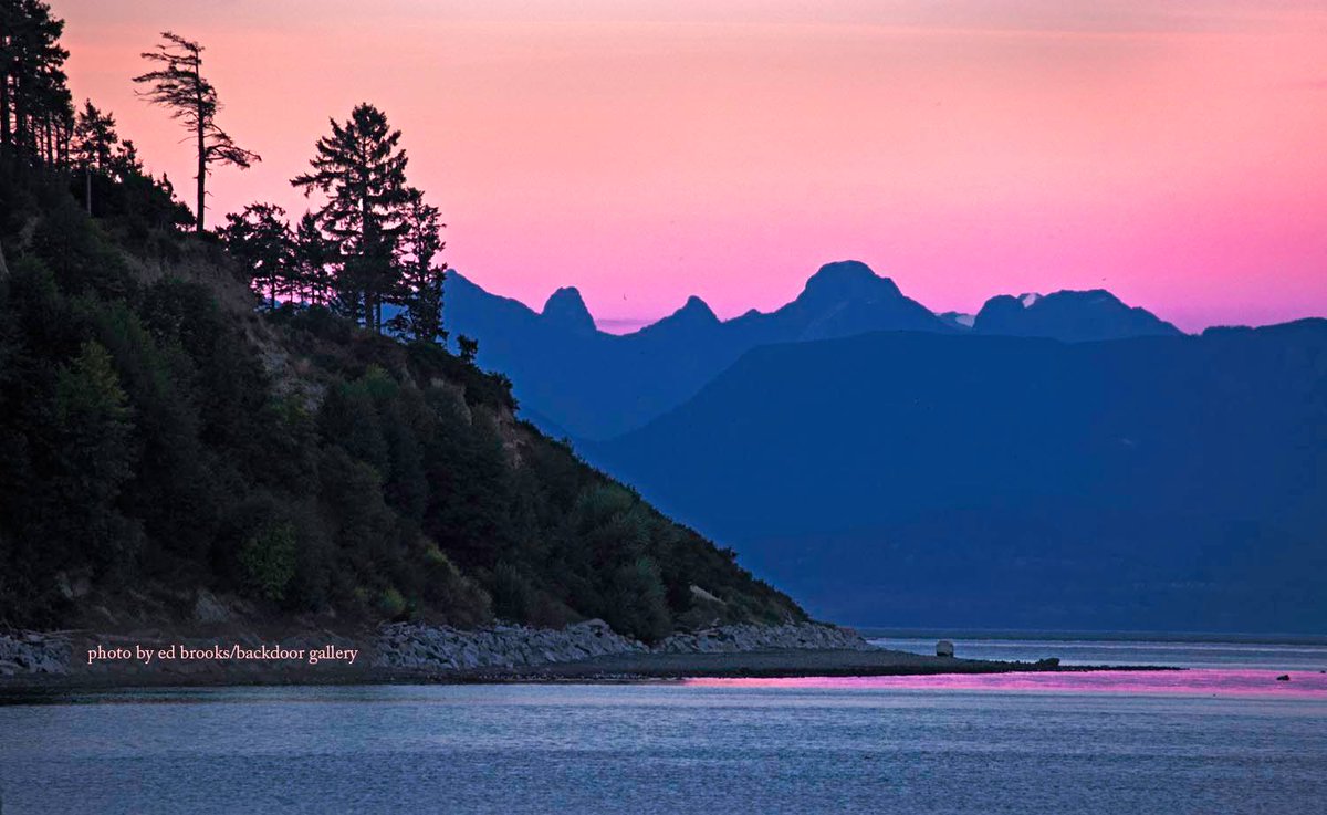 YourWestCoast's tweet photo. Beautiful sunset at Goose Spit. https://t.co/jUiOjjKQrM #Comox #WestCoastBestCoast #EdBrooks https://t.co/E5N5S7s9e6