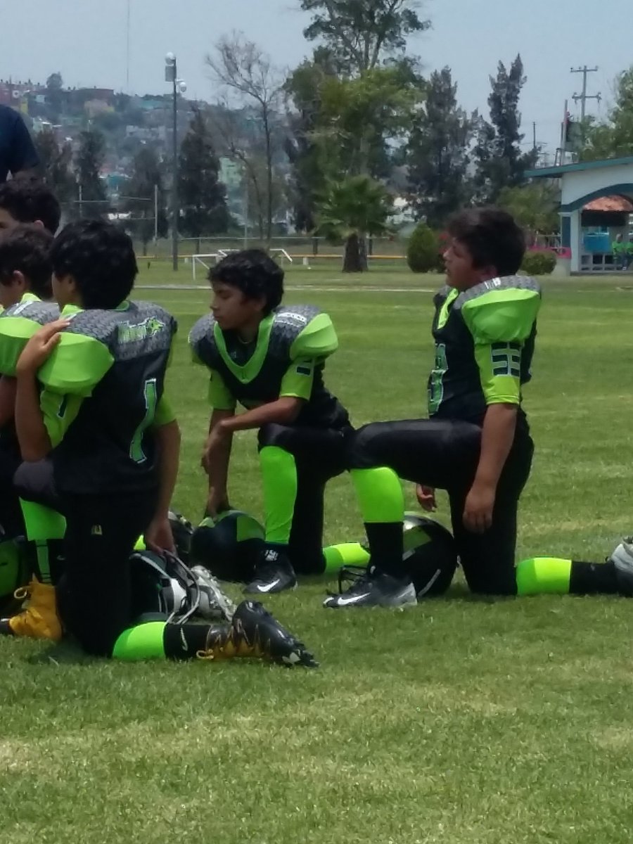 CharlenePris's tweet photo. Soy tu fan 🐺 🏈 🍀 🏆 #mamáWolf #soytufan #Wolf9 #alacerrada #corner #familiaWolves https://t.co/zAvc7v4VBA