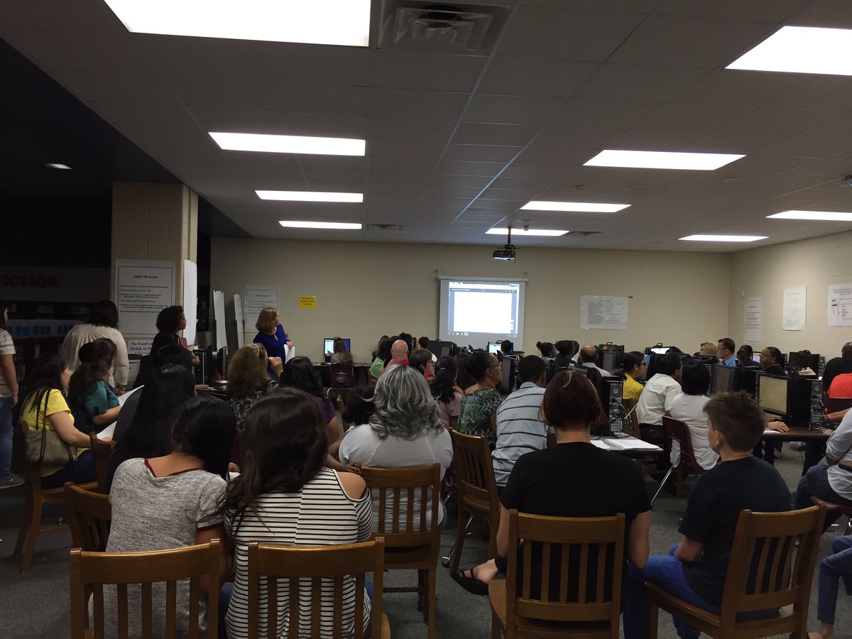 fbgsa's tweet photo. Packed house as we welcome in our new Academy Tiger Parents!@ths_tigers #THSClassof2020 https://t.co/rqDvTzJXrD