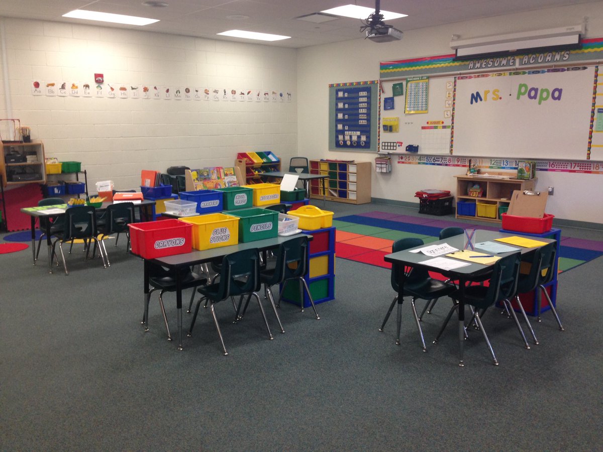 PapaInFirst's tweet image. Colorful, bright and cheerful!! Welcome to Mrs Papa's Class #1617year #kindergarten
