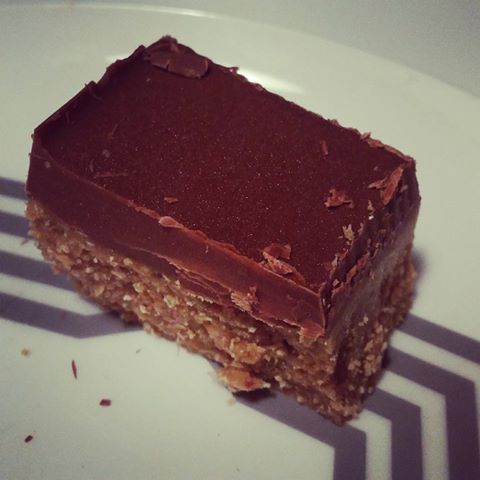 naturezonewhk's tweet photo. Raw peanut butter and chocolate slice! Made with @smallbatchnz peanut butter and @matakanasuperfoods cacao https://t.co/pjn3UG1rX3